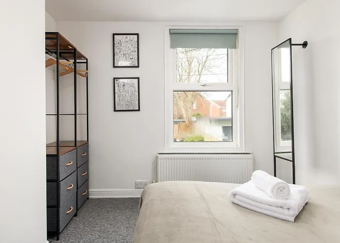 New Extended Stays-parking-sleeps5-by Fabaccommodation Сasa de vacaciones Bristol