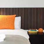 New Extended Stays-parking-sleeps5-by Fabaccommodation Casa de Férias Bristol