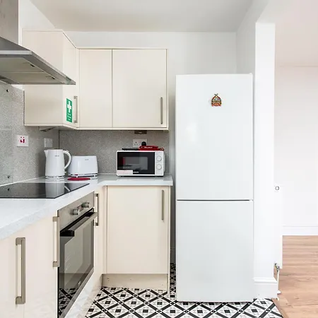 New Extended Stays-parking-sleeps5-by Fabaccommodation 브리스틀