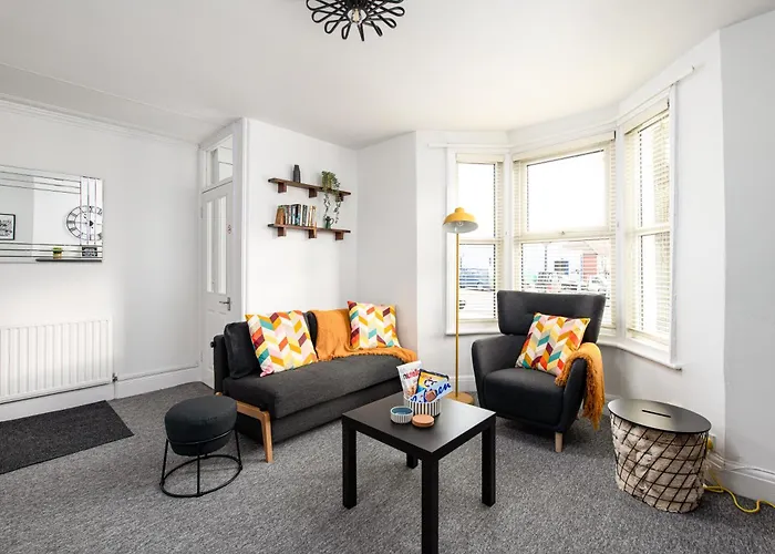 New Extended Stays-parking-sleeps5-by Fabaccommodation Bristol