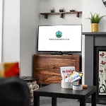 Hébergement de vacances New Extended Stays-parking-sleeps5-by Fabaccommodation *