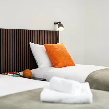 New Extended Stays-parking-sleeps5-by Fabaccommodation