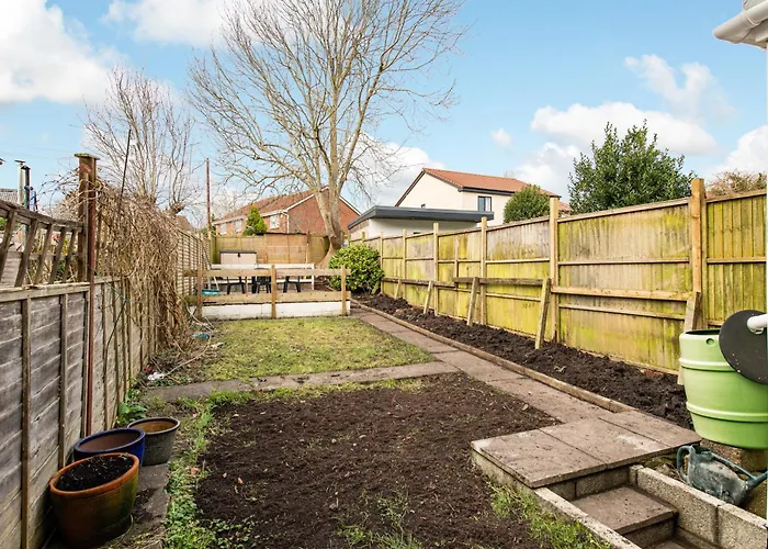 New Extended Stays-parking-sleeps5-by Fabaccommodation Bristol